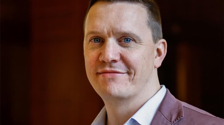 Portrait of Daniel Lawson, senior vice president (SVP) of global solutions and the Internet of Things (IoT) at Verizon Business