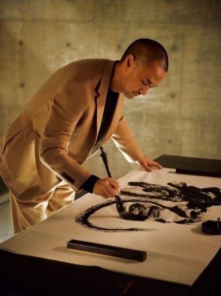 Henry Zhang doing his calligraphy artwork