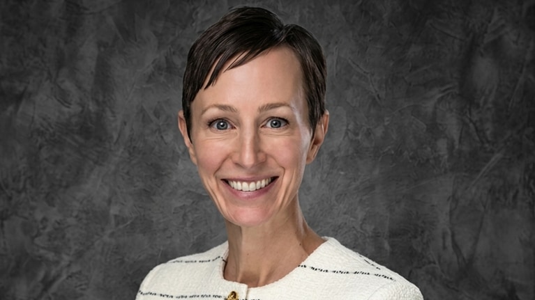 Elizabeth Hioe headshot