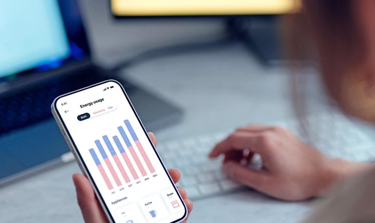 A young person pays the energy bill through an app on their phone