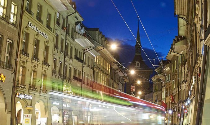 The digital revolution: Aspects of a changing economy