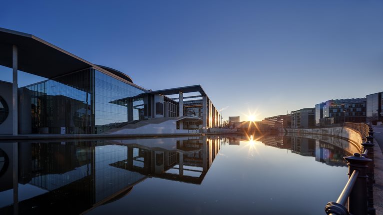 berlin_government_building_reflection_sunrise.jpg