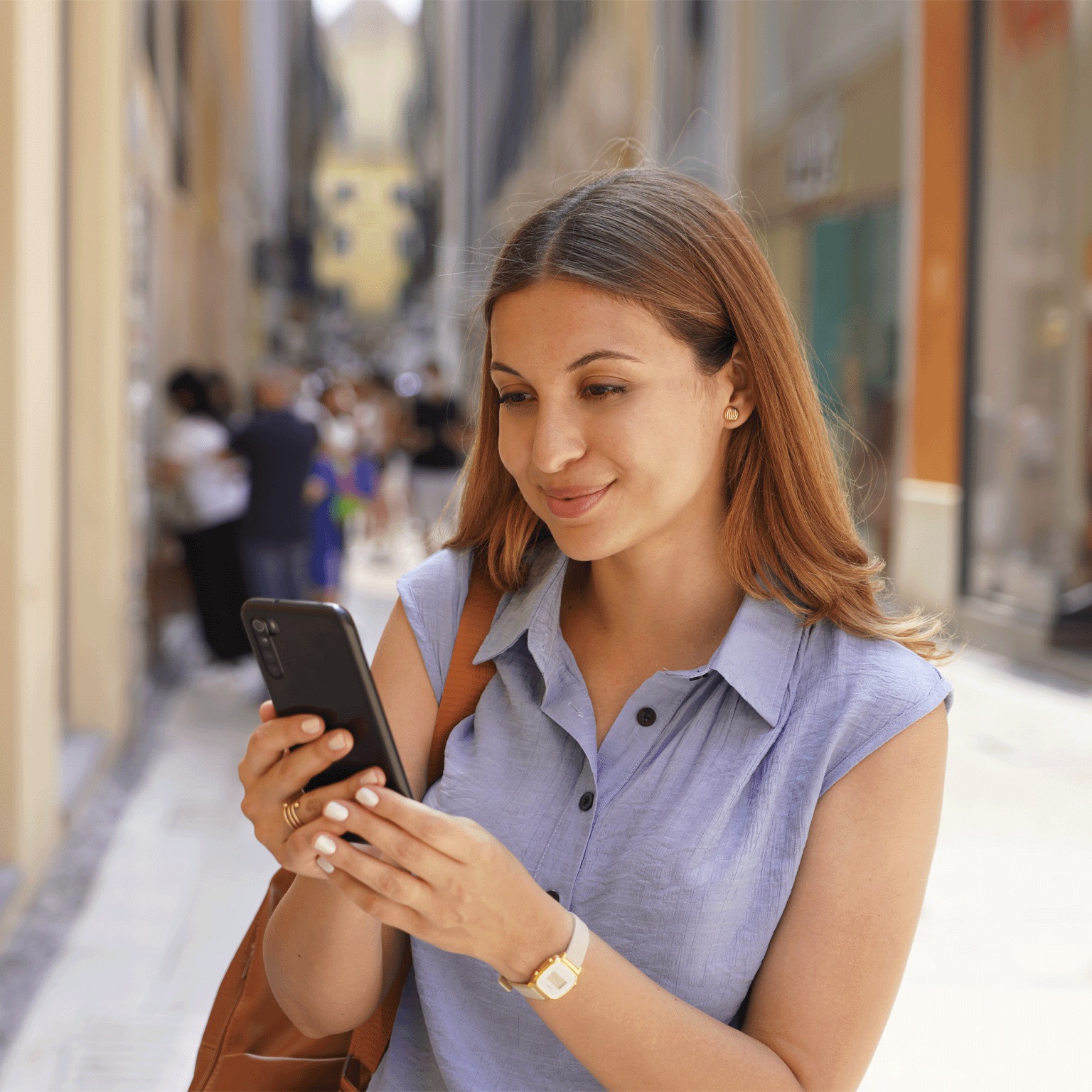 photo woman looking at mobile device