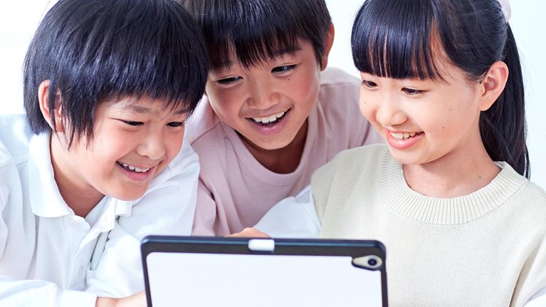 Japanese kids using tablet