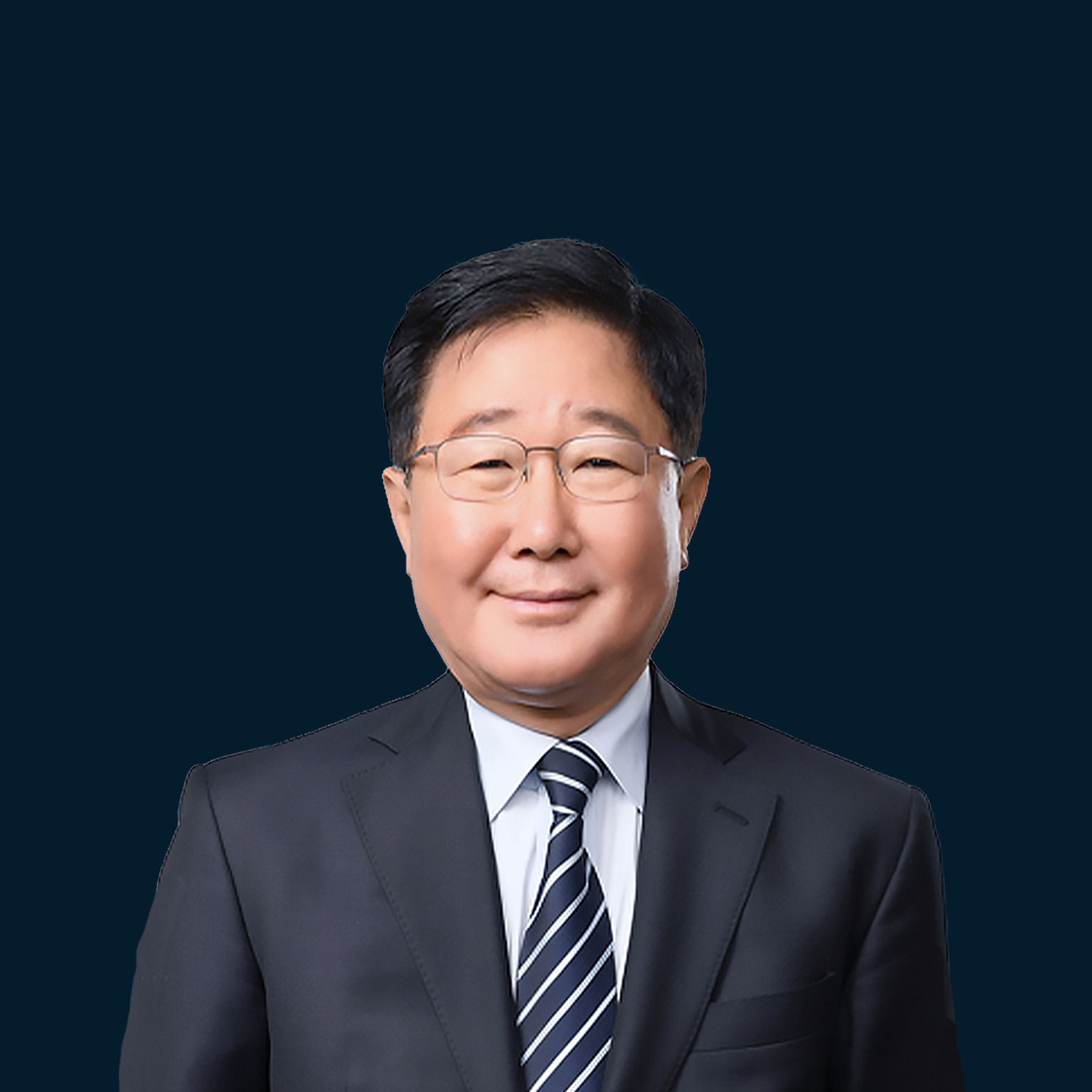 Seok Cho headshot