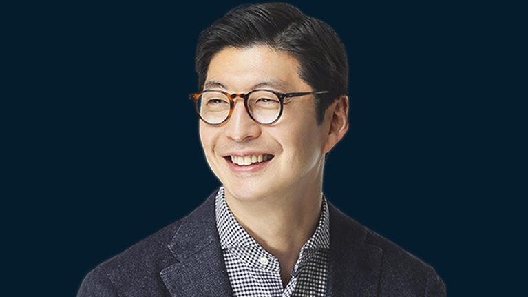 Saehong Hur headshot