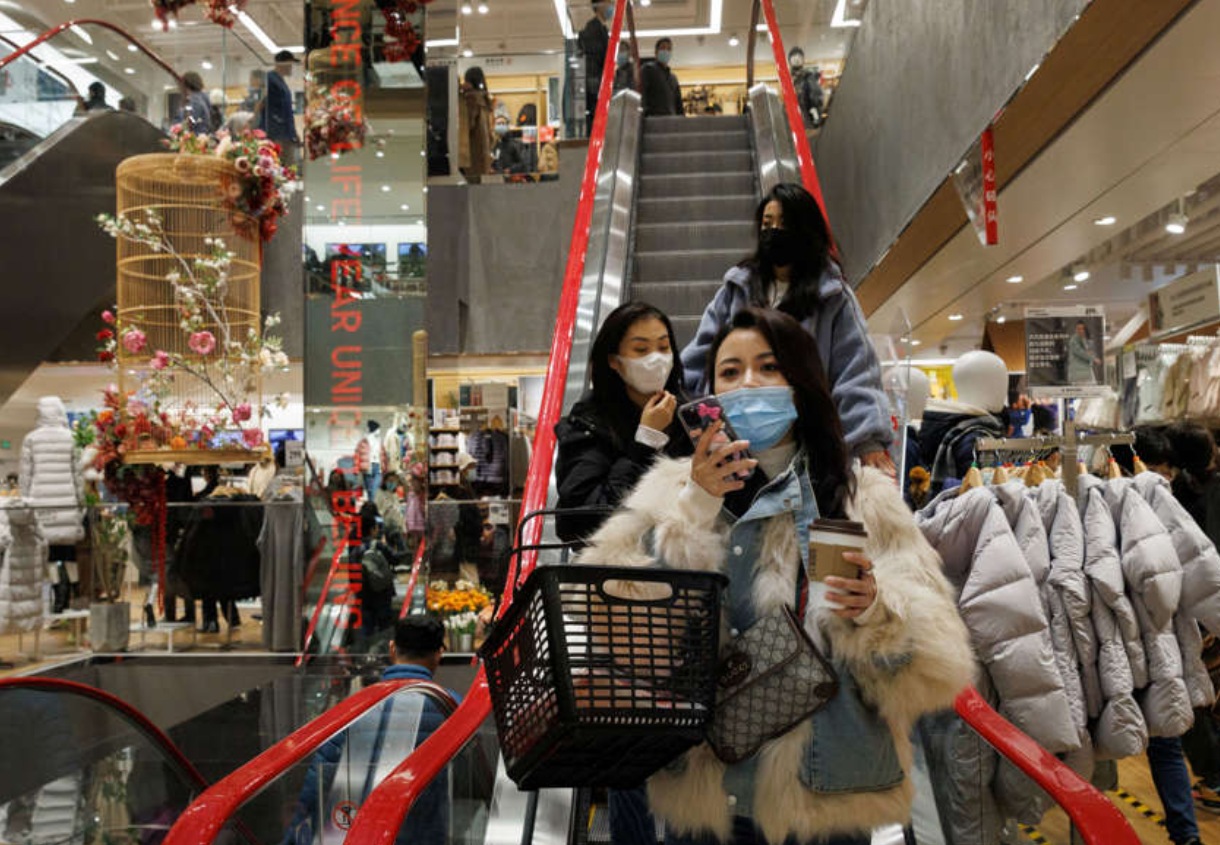 Global fashion sales set to surpass