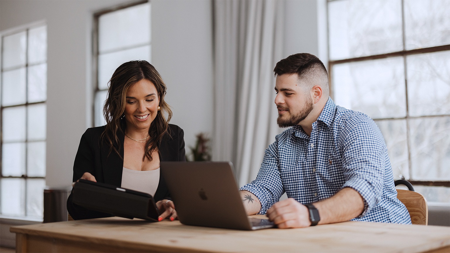 A Hire Heroes USA specialist helping a former military service member