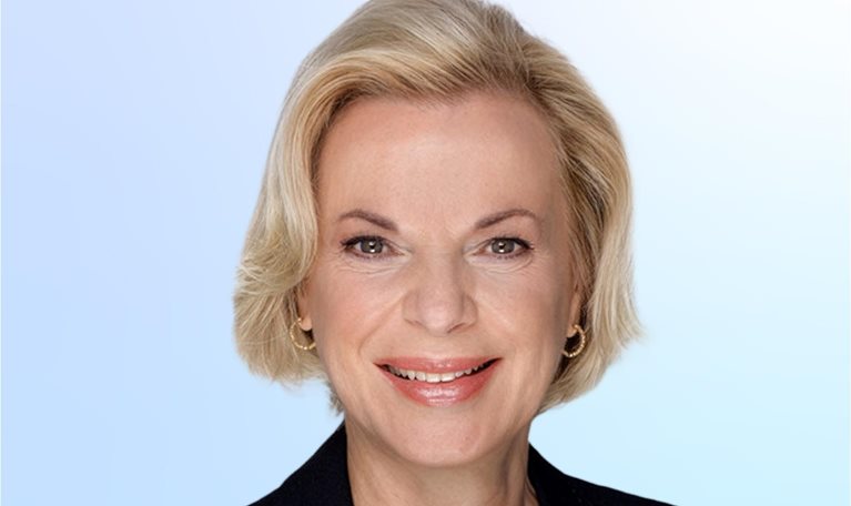 Betsy Nabel headshot