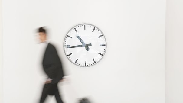 How do CEOs manage their time