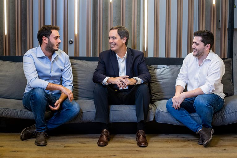 From left to right: Lucas Chimmalez (Lobo founder); Francisco Ortega (Sr Partner McKinsey) & Facundo Bonfigli (Lobo founder)