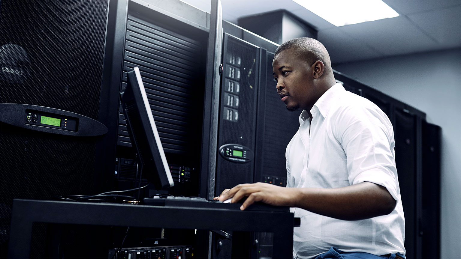 IT Technician running diagnostics on servers 