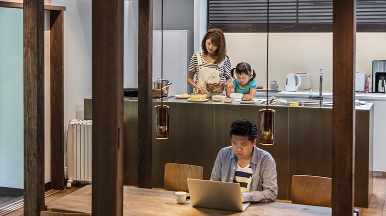 Survey Japanese consumer sentiment during the coronavirus crisis