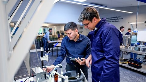 Participants try digital technologies to improve bottling productivity