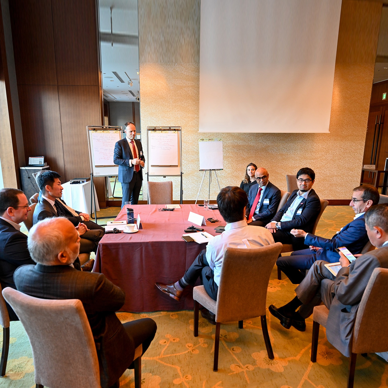 owners, operators, and senior leaders at roundtable discussion