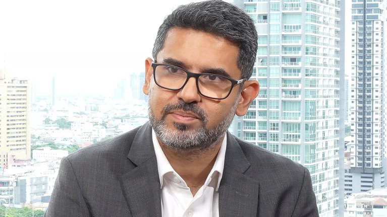 Neelesh Mundra headshot