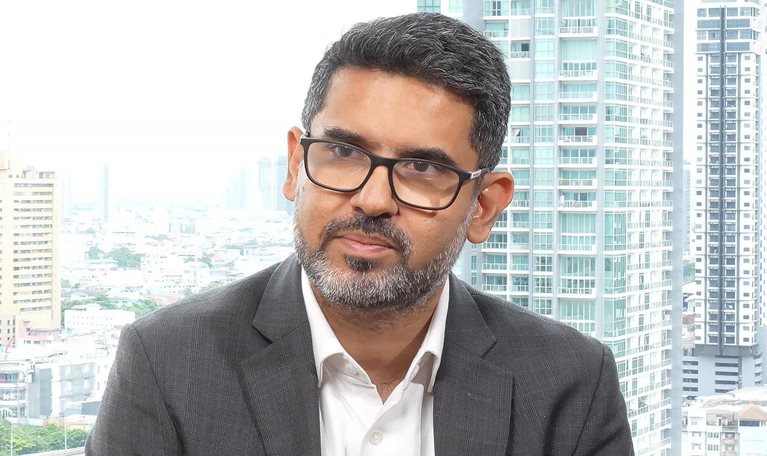 Neelesh Mundra headshot