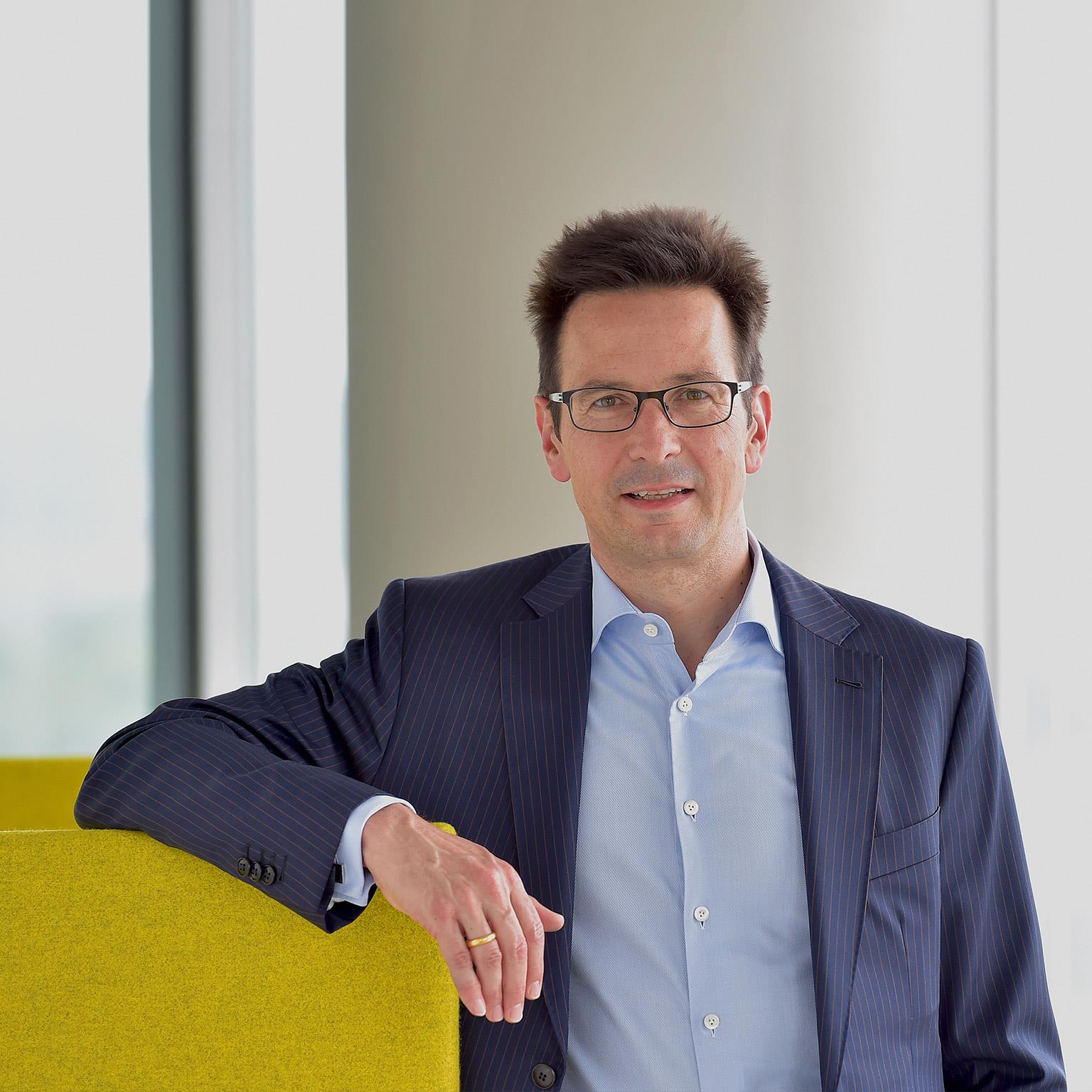 Combating-bias_thumbnail_1536x1536_Standard