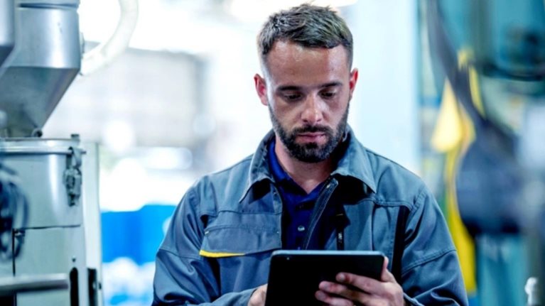 Production manager using a tablet