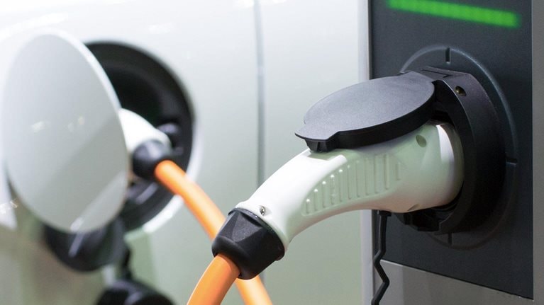 How battery storage can help to charge the electric-vehicle market