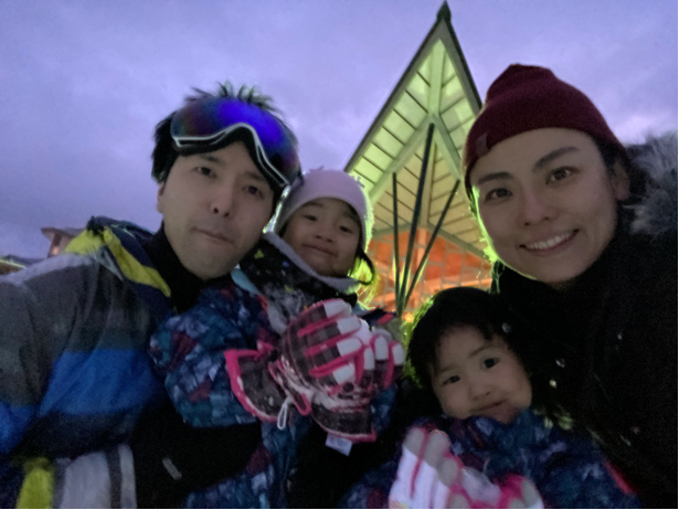 Yukari family skiing