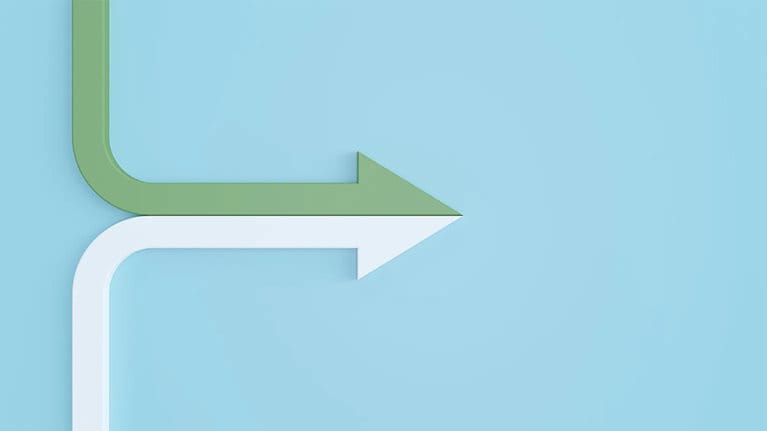 Illustration of a green arrow and a white arrow pointing towards the right