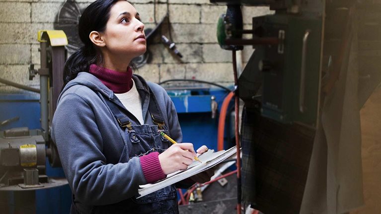 do-american-workers-feel-they-can-make-it_131574252_1536x1536_100_Standard