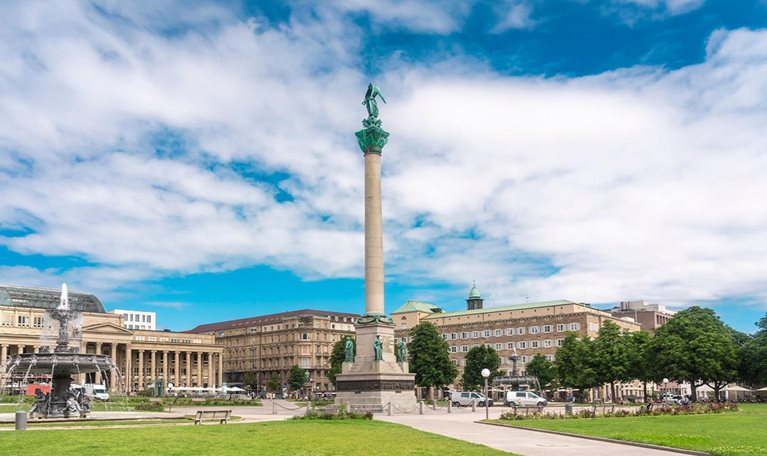 Germany, Baden-Wurttemberg, Stuttgart, Clouds over Schlossplatz with Jubilaumssaule in foreground