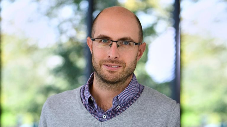 Antoine Steves headshot