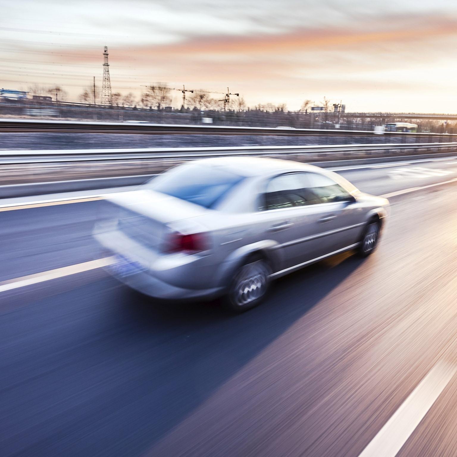 Машина на дороге. Две девушки в автомобиле. Bmw z4 2023. Едет машина где послушать. Красная феррари 458.