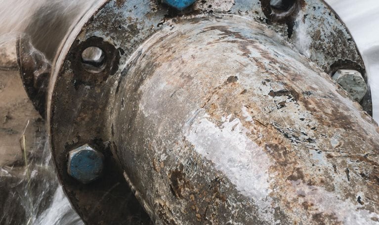 Large pipe bursting with water