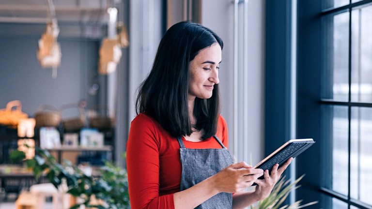 An image linking to the web page “Liderada por lo digital con un toque humano: La próxima era en la banca para pequeñas empresas” on McKinsey.com.