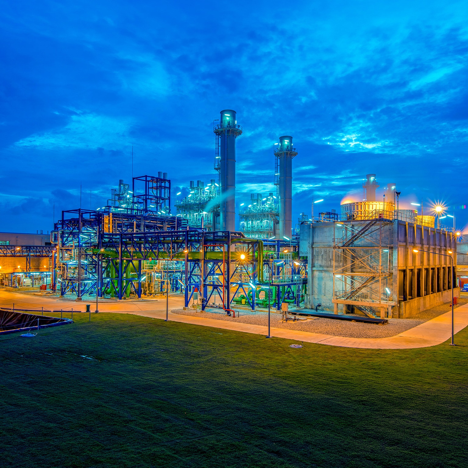 Gas turbine electrical power plant with twilight