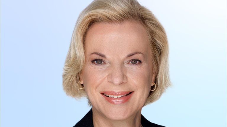 Betsy Nabel headshot