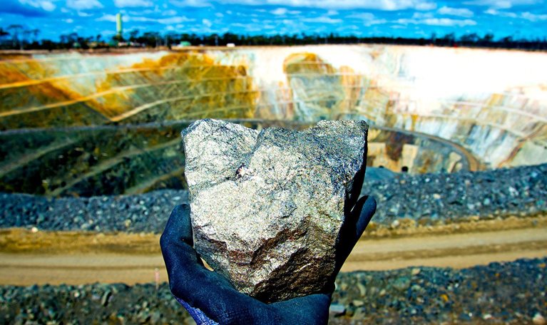 Nickel ore rock
