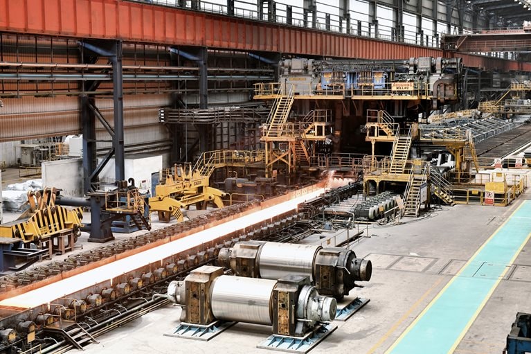 No trabalho na Tata steel indústria na Holanda 