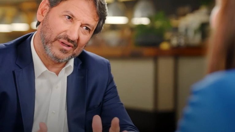 Suzano CEO Beto Abreu responding to interview questions