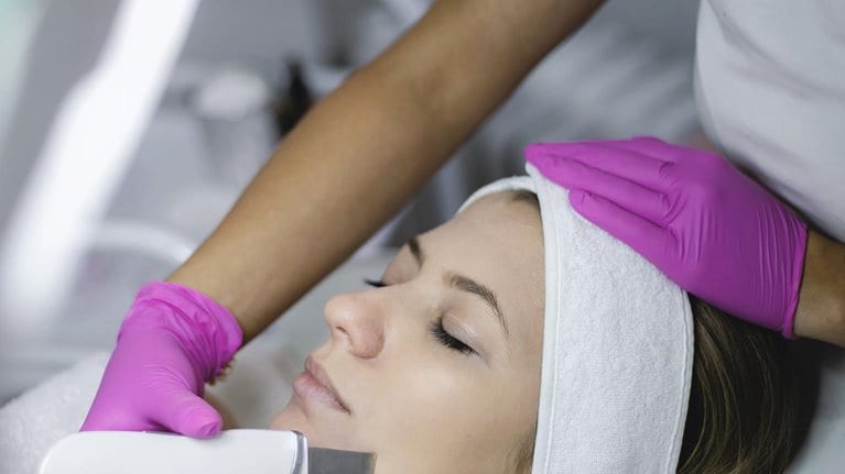 Ultrasonic facial cleansing in a beauty salon