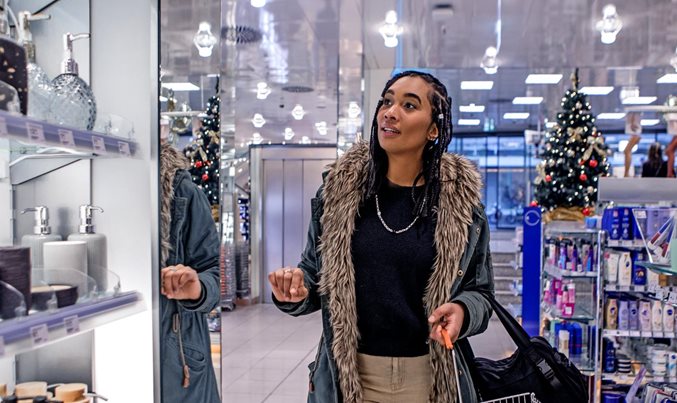 US holiday shopping 2023: Consumer caution and retailer resilience - Vimarsana News