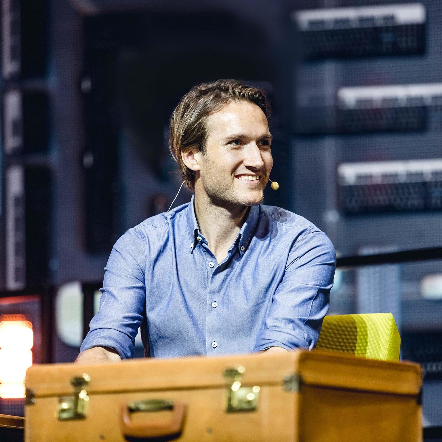 Niklas-Ostberg-1536x1536-200_Standard