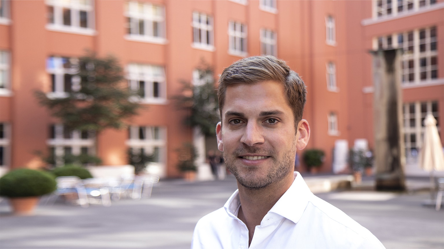 Combining human expertise with state-of-the-art logistics technology