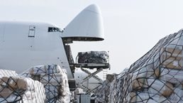 Cargo airplane loading