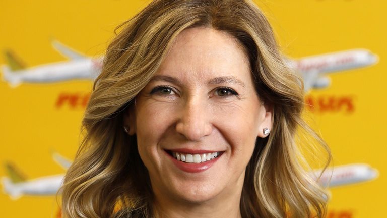 Portrait of Güliz Öztürk, CEO of Türkiye’s Pegasus Airlines