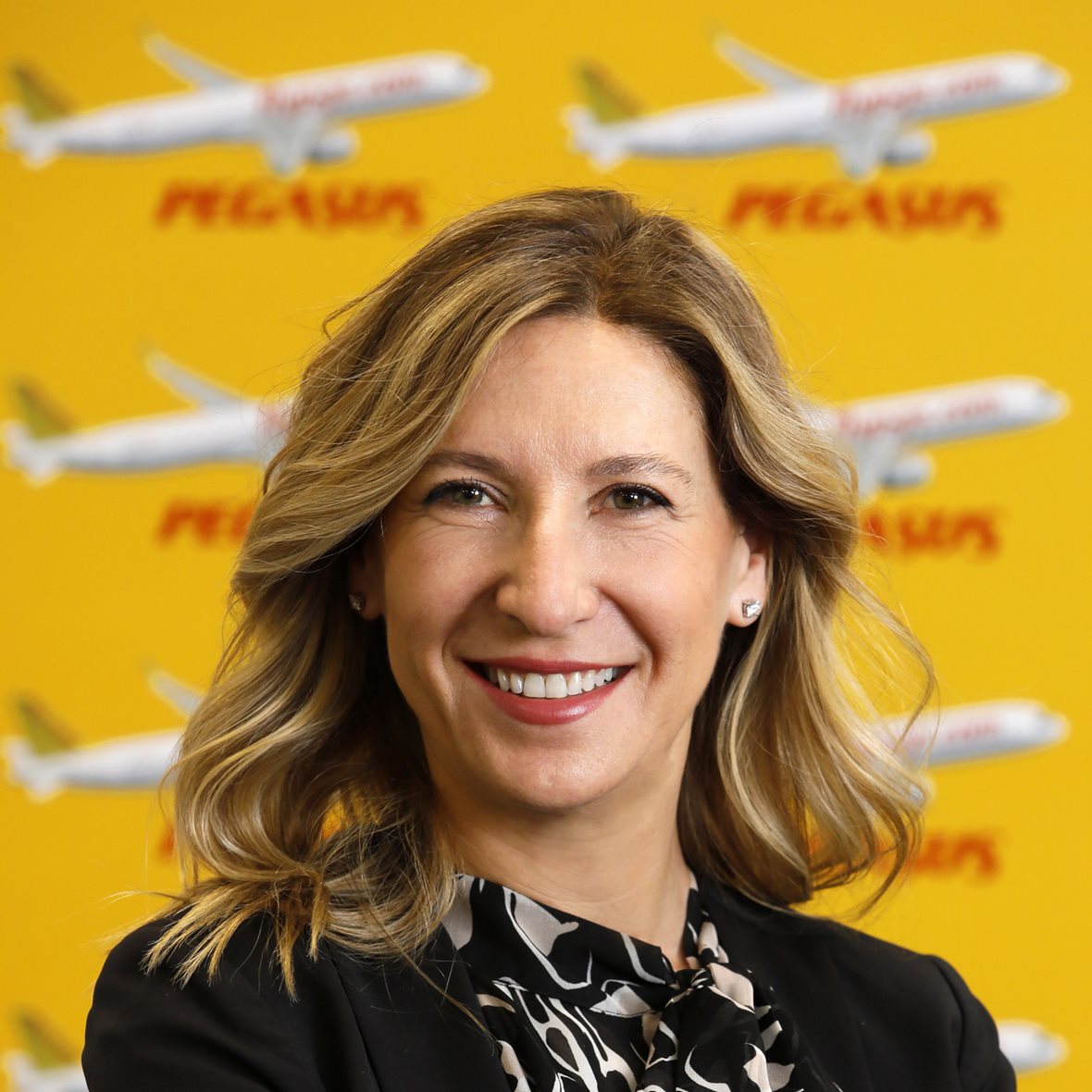 Portrait of Güliz Öztürk, CEO of Türkiye’s Pegasus Airlines