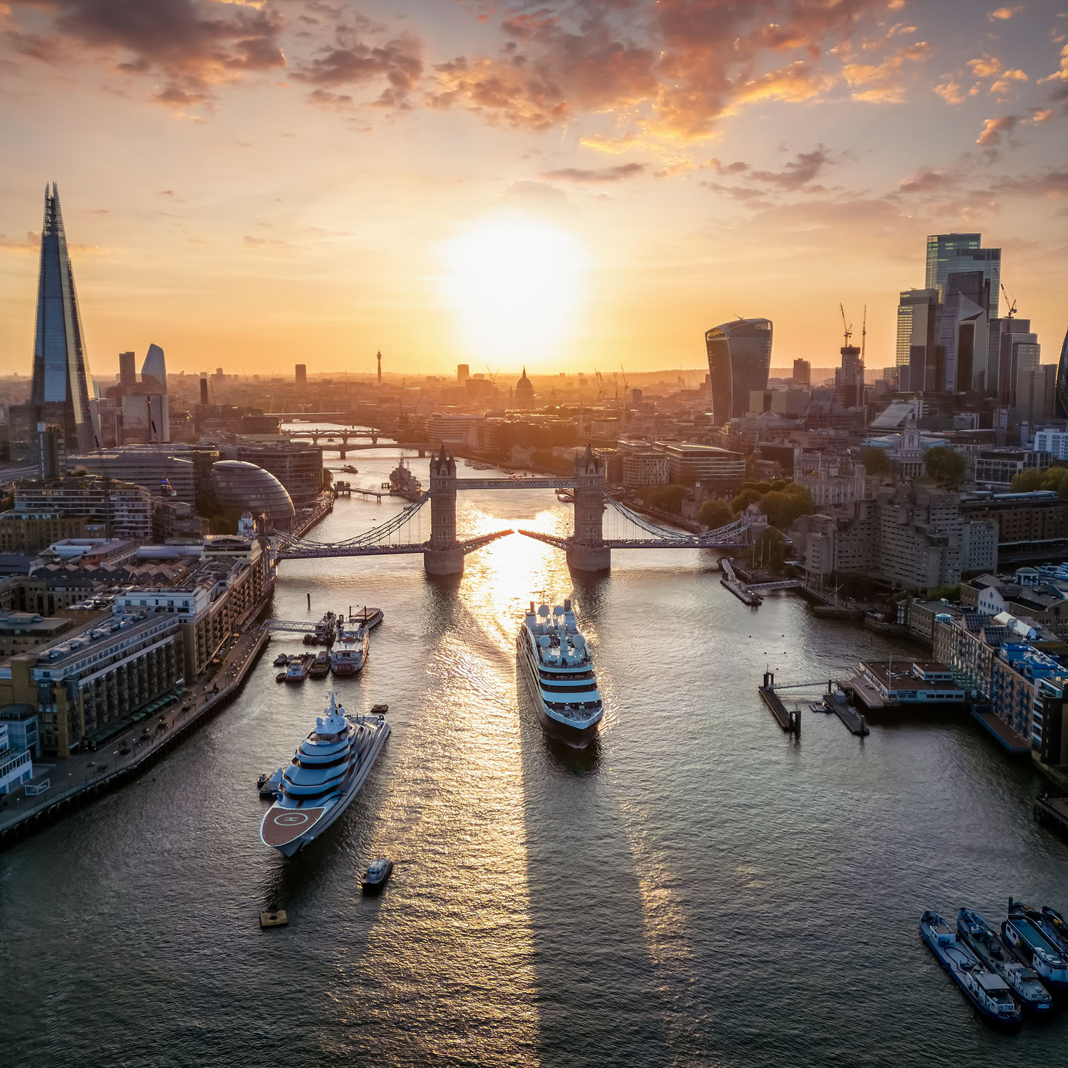  Panoramic aerial sunset view of the skyline of London