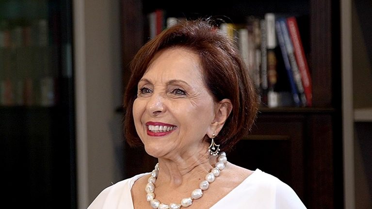  Portrait of Dr. Linamara Battistella.